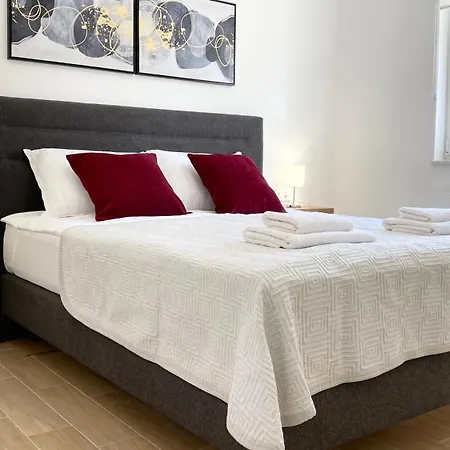 Malina By El-pi Tours Apartment
