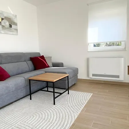Apartment Malina By El-pi Tours