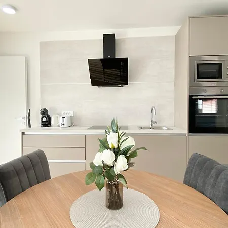 Malina By El-pi Tours דירה *